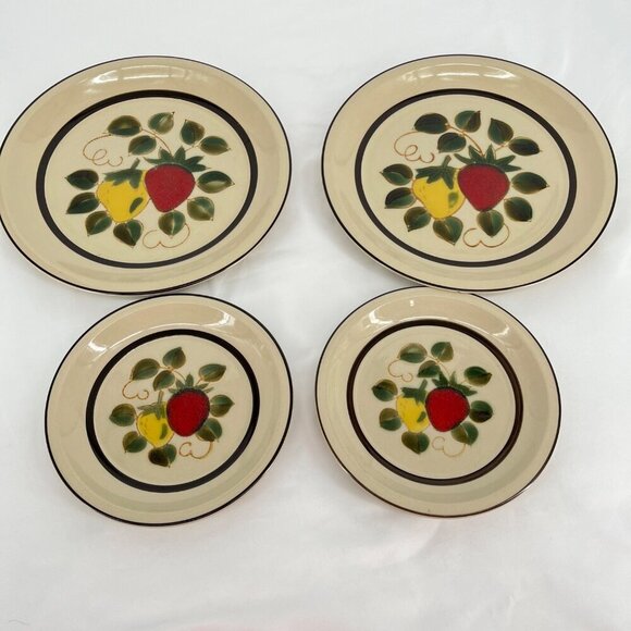 Vintage Strawberries Stoneware 1970 Harmony House Dinner Salad‎ Plate Set - Picture 1 of 9
